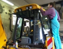 Výměna zadního rohového skla traktorbagr JCB
