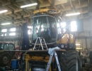 Výměna čelního skla řezačka New Holland FR600
